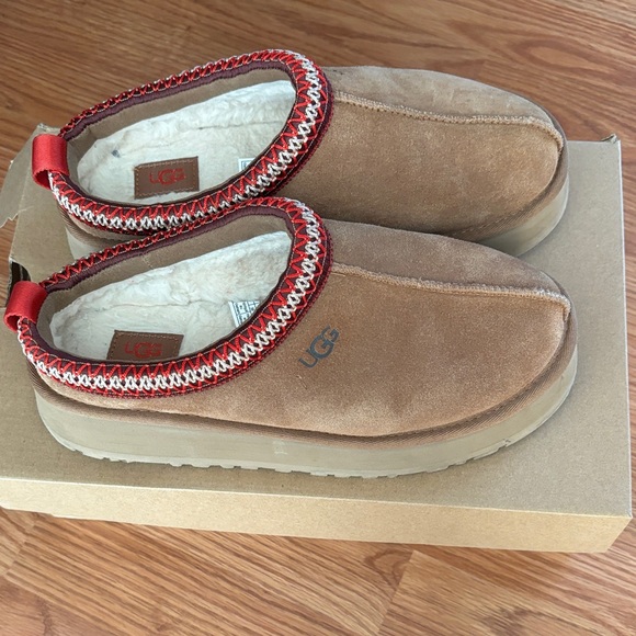UGG Shoes - UGG Tazzman Tall size 8